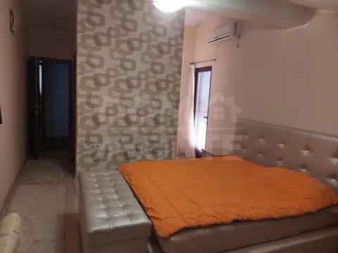 Izdavanje, trosoban stan, 130m², Radanovići, Kotor - image 7