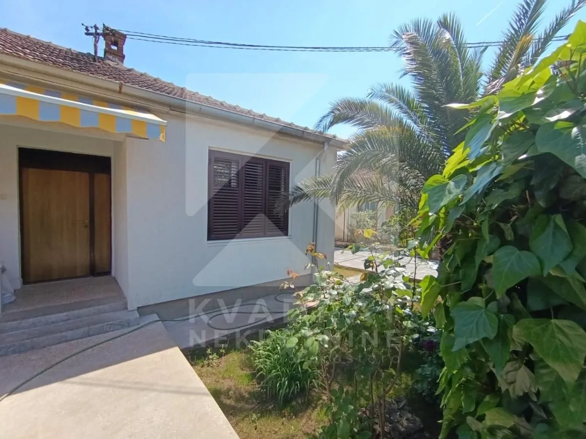 Izdavanje, dvosoban stan, 80m², Gintaš, Podgorica