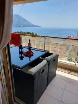 Terasa sa garniturom za sjedenje i pogledom na more. - image 27
