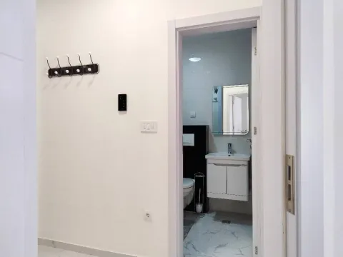 Izdavanje, jednosoban stan, 46m², Podkošljun, Budva - image 8