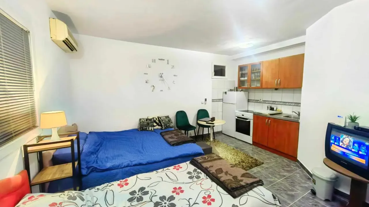 Izdavanje, stan, 22m², Tivat, Crna Gora