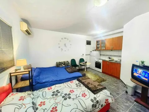 Izdavanje, stan, 22m², Tivat, Crna Gora - image 1