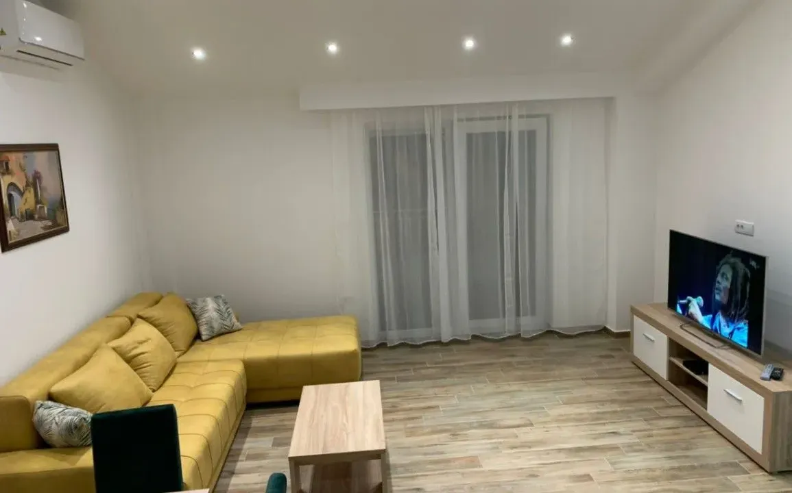 Izdavanje, jednosoban stan, 65m², Kava, Tivat