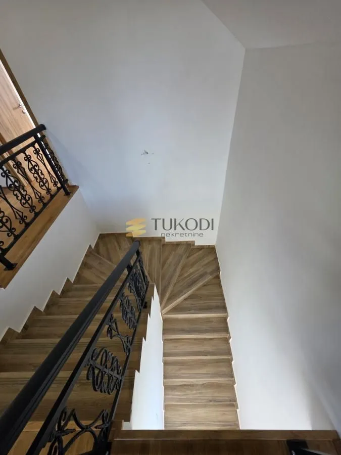 Prodaja, trosoban stan, 80m², Mišeluk, Petrovaradin