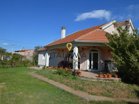 Prodaja, kuća, 180m², Donja Gorica, Podgorica