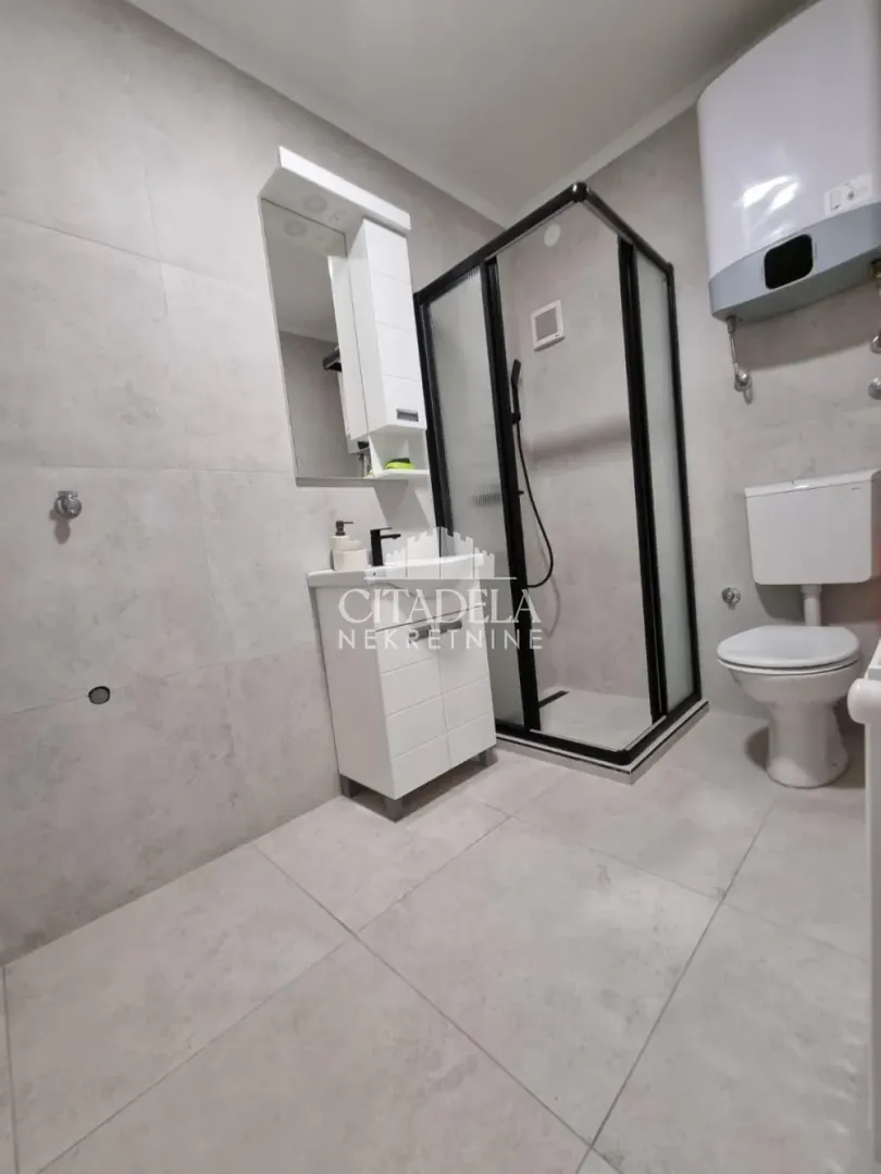 Izdavanje, trosoban stan, 85m², Čukarica, Beograd