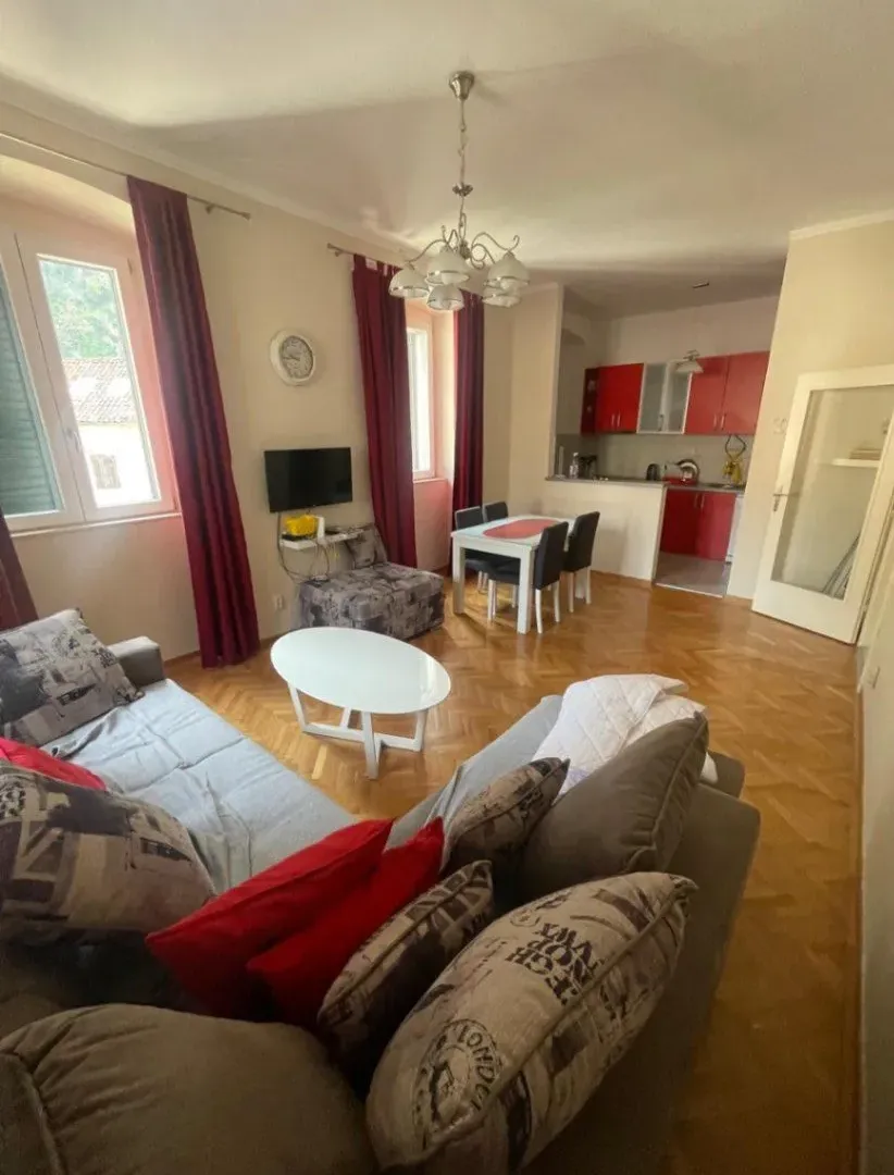 Prodaja, dvosoban stan, 62m², Stari Grad Kotor, Kotor