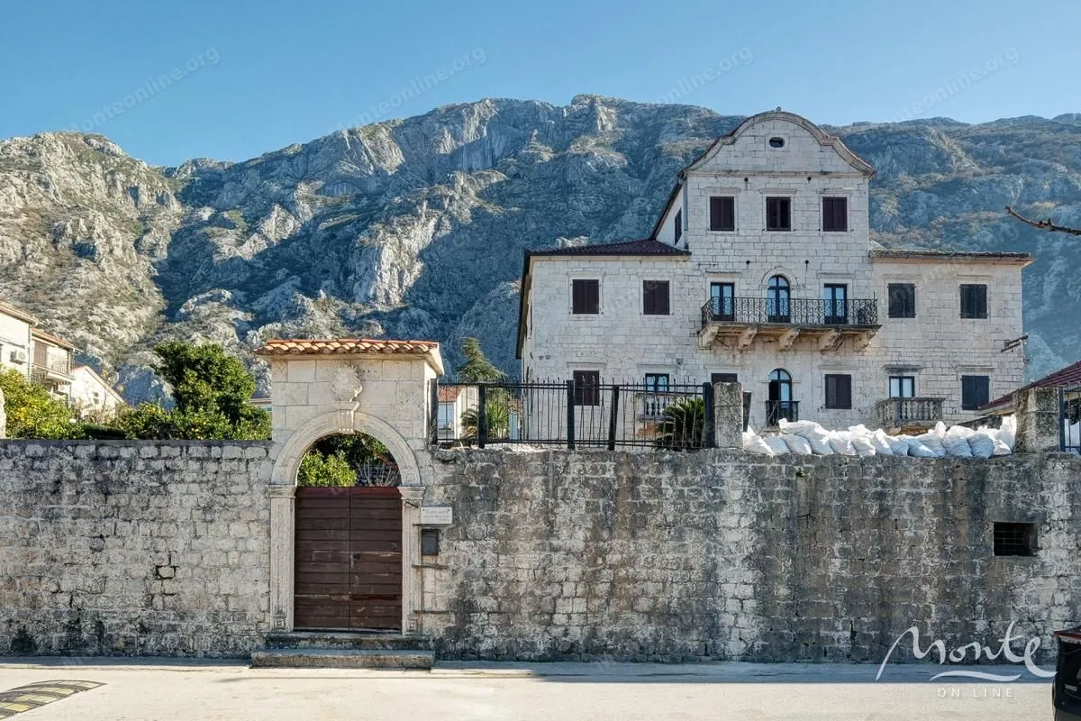 Sale, house, 219m², Dobrota, Kotor