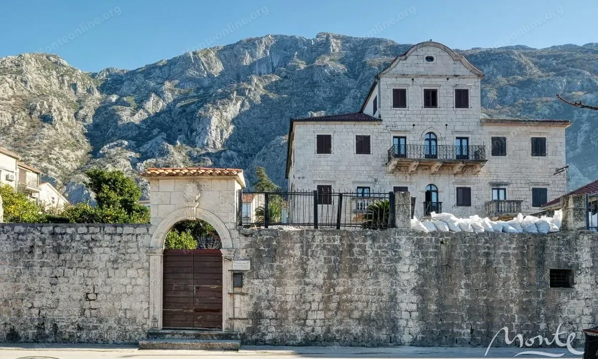 Sale, house, 219m², Dobrota, Kotor