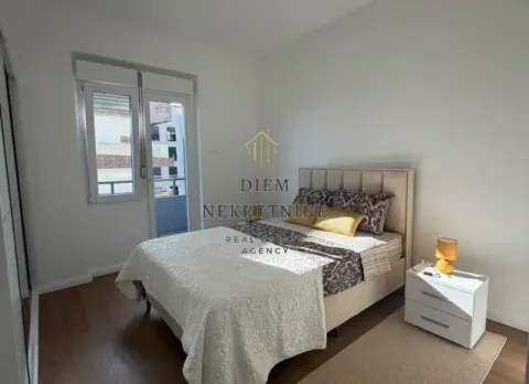 Furnished bedroom with a double bed and access to the terrace. - image 8