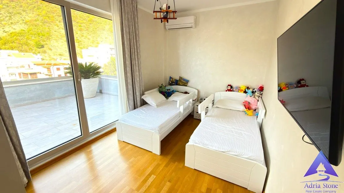 Sale, three bedroom apartment, 184m², Bečići, Budva