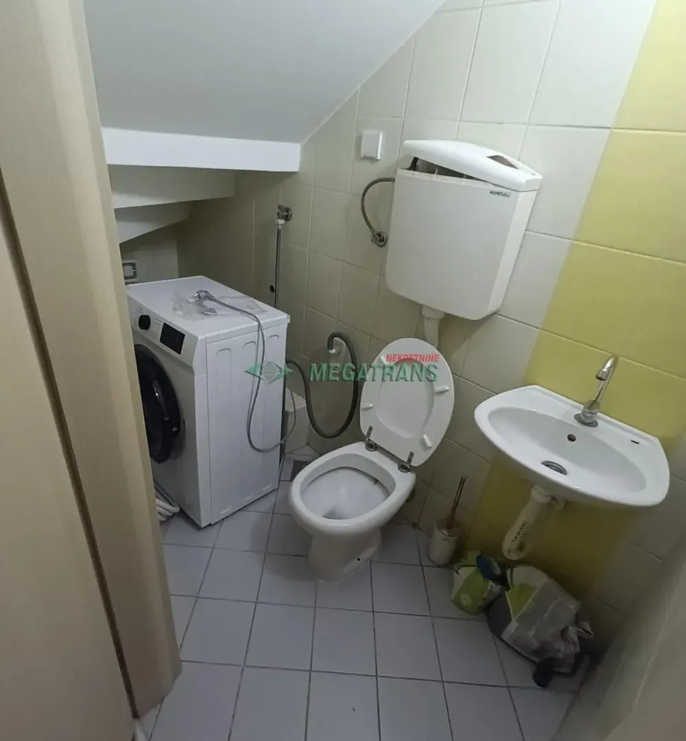 Izdavanje, četvorosoban stan, 100m², Centar, Novi Sad