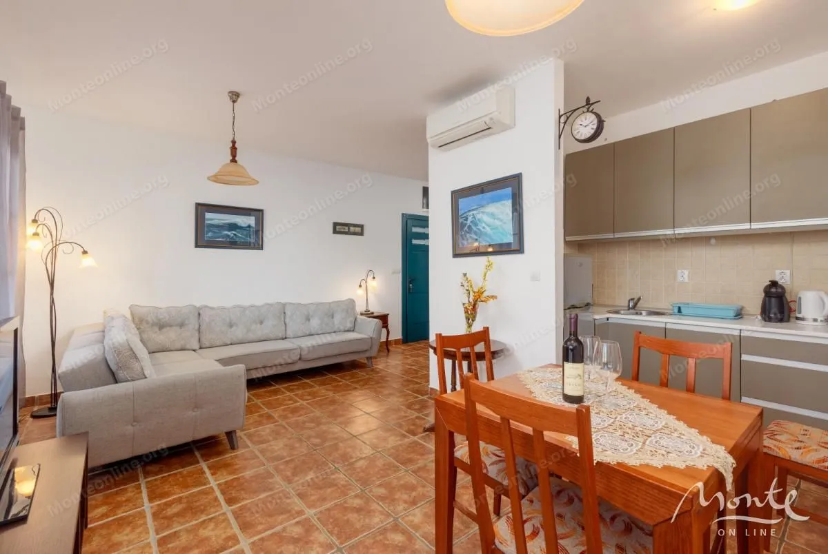 Prodaja, dvosoban stan, 84m², Kostanjica, Kotor
