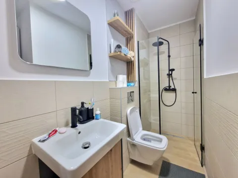 Rent, one bedroom apartment, 48m², Budva, Crna Gora - image 8