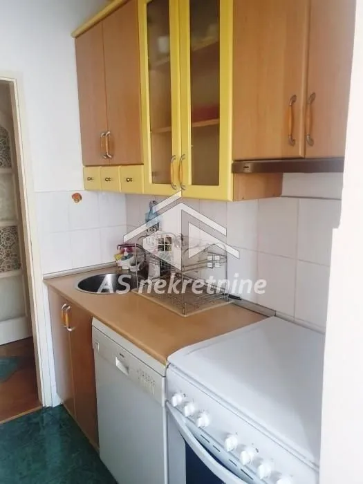 Izdavanje, trosoban stan, 70m², Novi Beograd Blok 33, Novi Beograd Sve Podlokacije