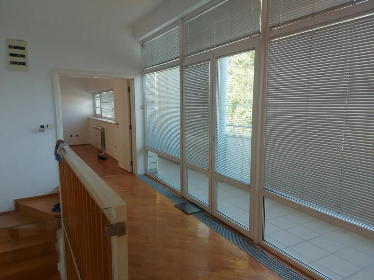 Izdavanje, kuća, 300m², Savski Venac, Beograd