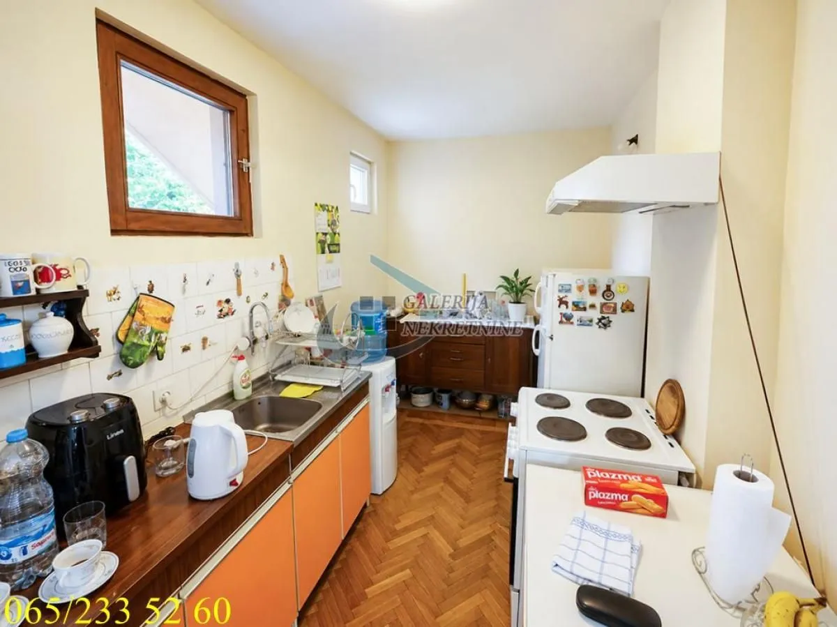 Prodaja, kuća, 212m², Centar, Inđija