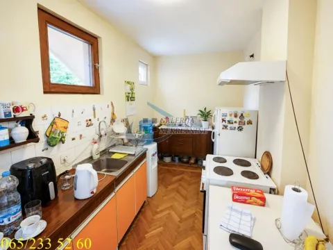 Prodaja, kuća, 212m², Centar, Inđija - image 8