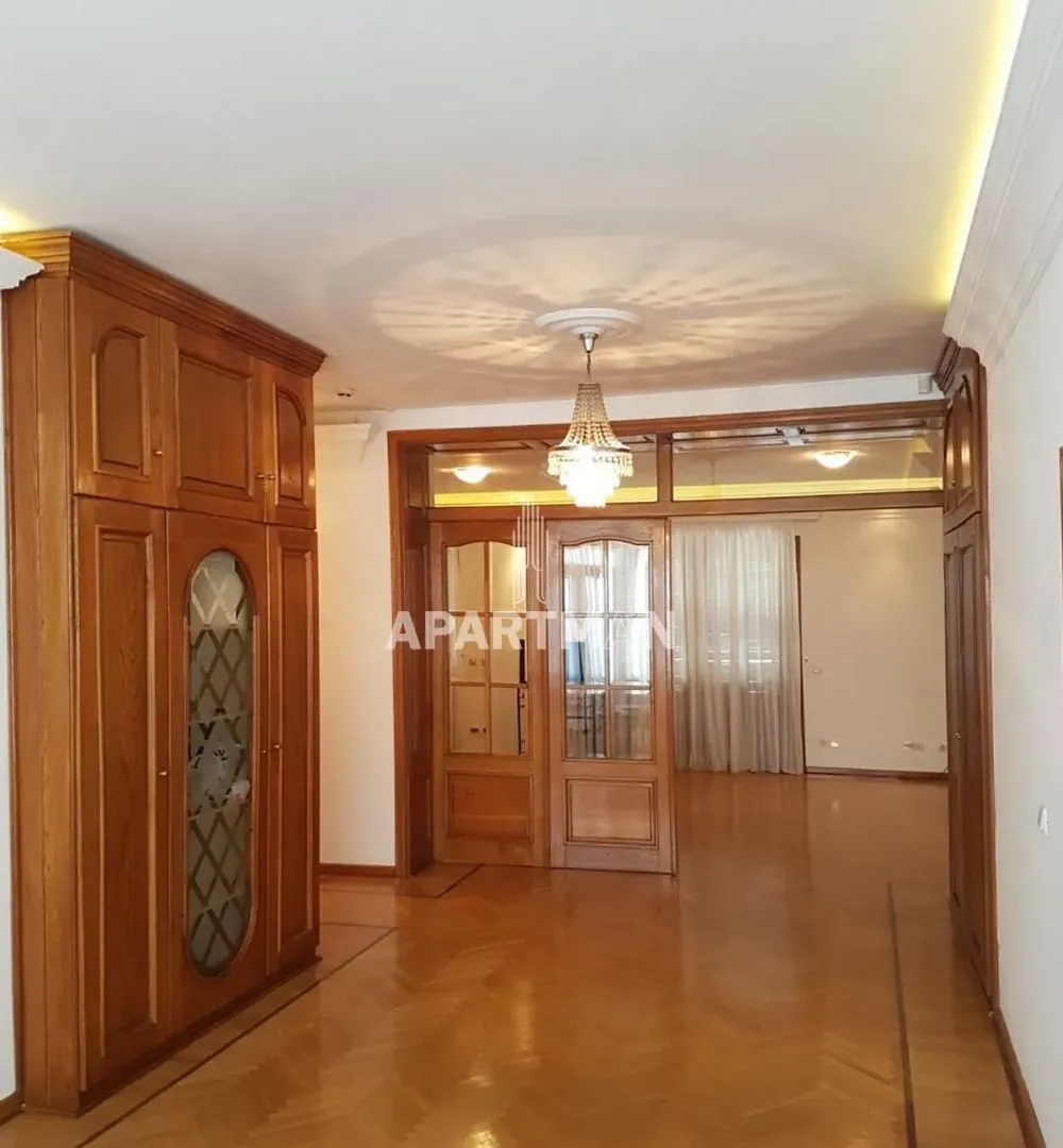 Izdavanje, kuća, 415m², Senjak, Beograd