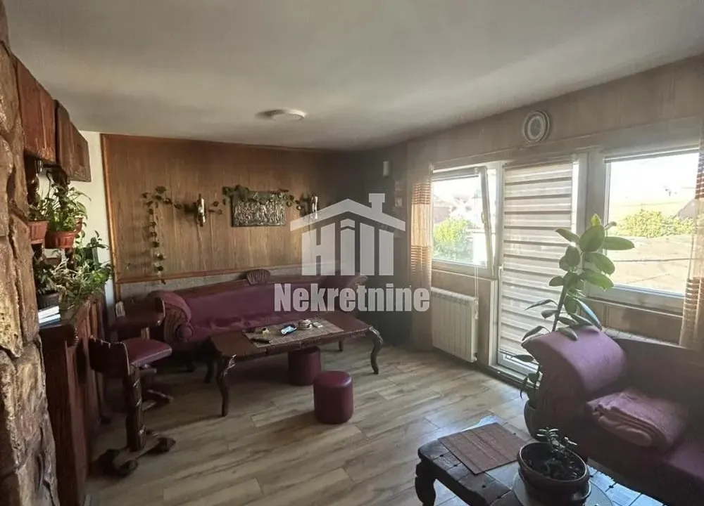 Prodaja, trosoban stan, 72m², Borča 1, Borča Sve Podlokacije