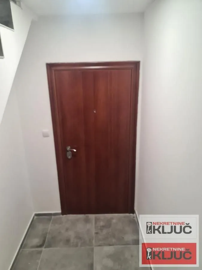 Prodaja, trosoban stan, 66m², Petrovaradin, Novi Sad