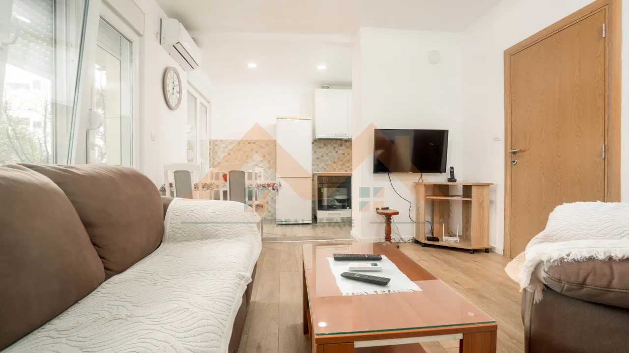 Izdavanje, dvosoban stan, 68m², Gintaš, Podgorica