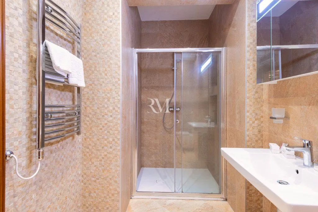 Rent, three bedroom apartment, 140m², Škaljari, Kotor