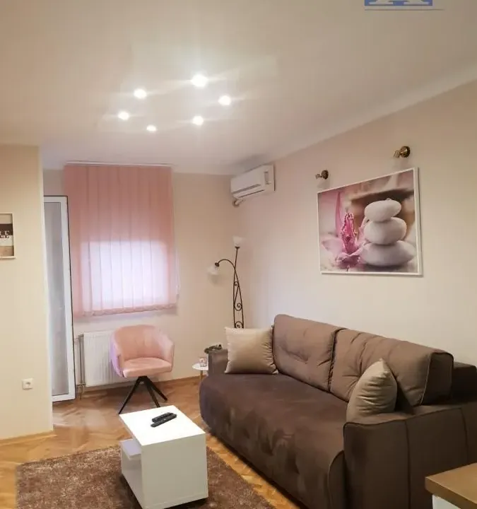 Izdavanje, jednosoban stan, 42m², Novi Sad, Srbija