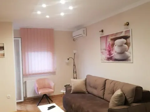 Izdavanje, jednosoban stan, 42m², Novi Sad, Srbija - image 1