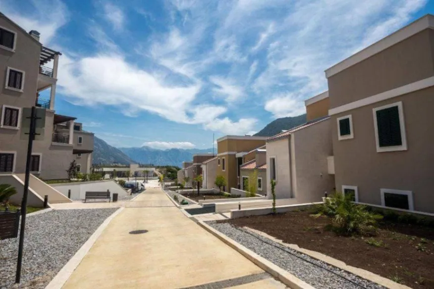 Sale, one bedroom apartment, 60m², Morinj, Kotor