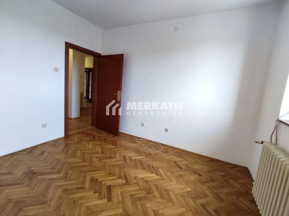 Prodaja, četvorosoban stan, 124m², Centar, Zrenjanin