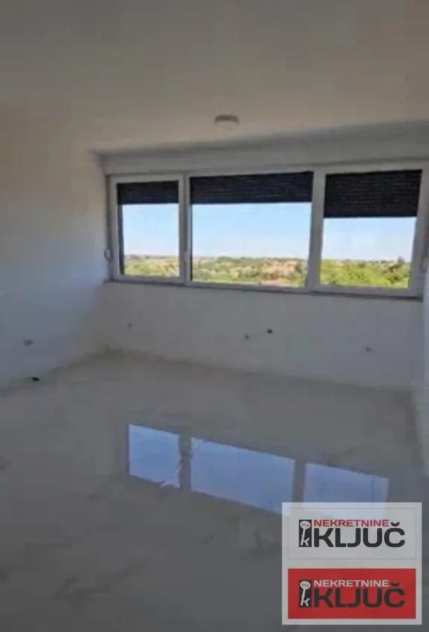 Prodaja, četvorosoban stan, 200m², Sremska Kamenica, Petrovaradin