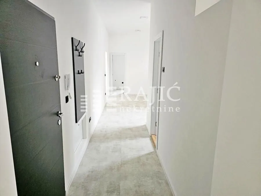 Prodaja, četvorosoban stan, 140m², Vračar Sve Podlokacije, Beograd