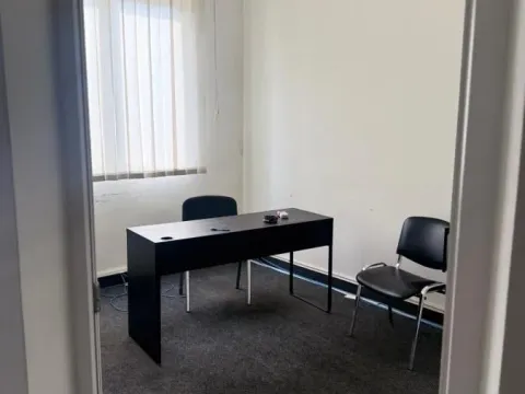 Izdavanje, poslovni prostor, 90m², Savski Venac, Beograd - image 11