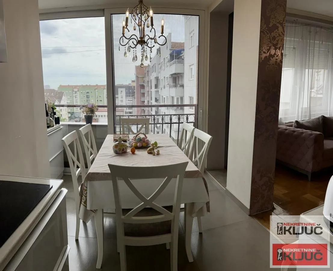 Prodaja, četvorosoban stan, 124m², Grbavica, Novi Sad Sve Podlokacije
