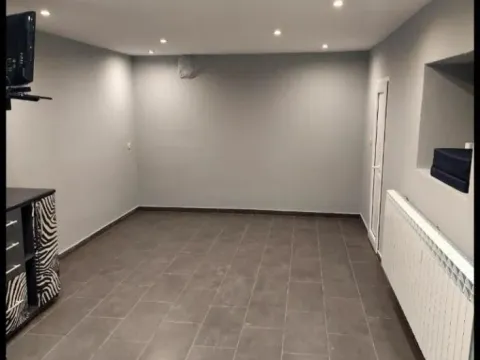 Izdavanje, trosoban stan, 91m², Stari grad, Novi Sad - image 16