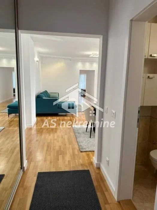Izdavanje, četvorosoban stan, 105m², Fon (Fon - Bilećka), Voždovac Sve Podlokacije