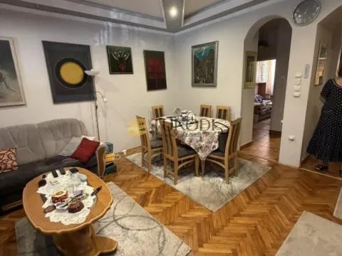Prodaja, trosoban stan, 87m², Centar, Novi Sad - image 1