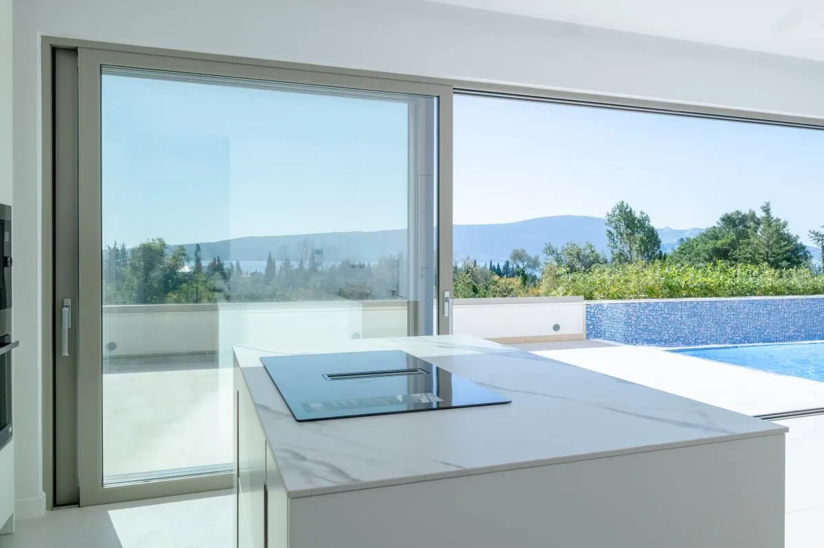 Prodaja, kuća, 220m², Tivat, Crna Gora