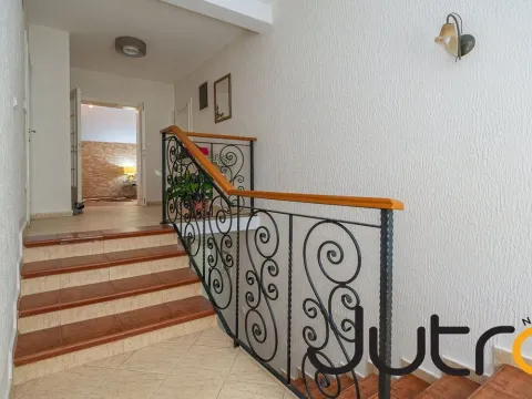 Rent, house, 250m², Donja Gorica, Podgorica - image 9