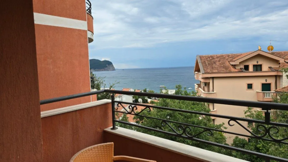 Sale, two bedroom apartment, 82m², Petrovac, Budva