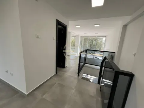 Izdavanje, poslovni prostor, 190m², Bulevar patrijarha Pavla, Novi Sad Sve Podlokacije - image 14