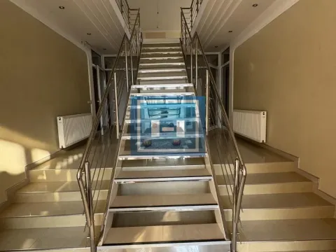 Izdavanje, poslovni prostor, 110m², Ćuprija, Srbija - image 1