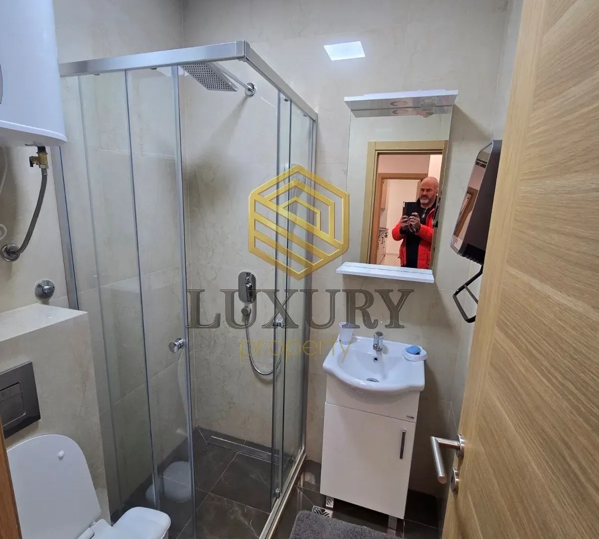 Izdavanje, trosoban stan, 103m², Tološka šuma, Podgorica