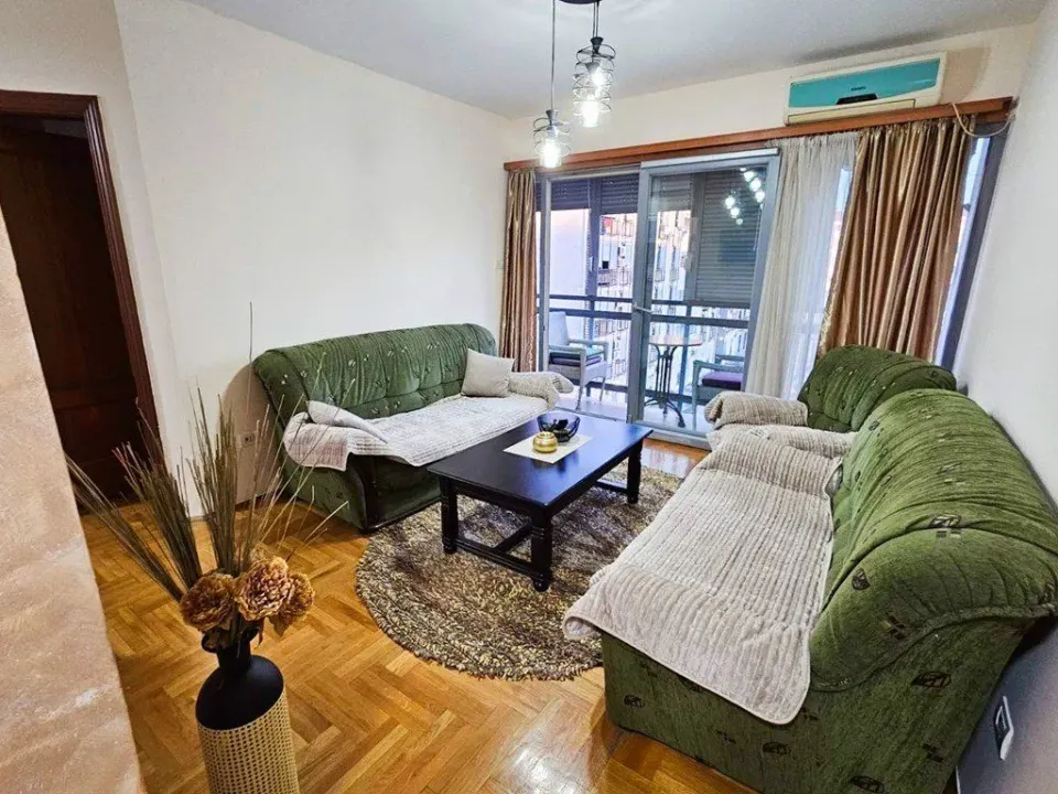 Izdavanje, jednosoban stan, 40m², Podgorica, Crna Gora