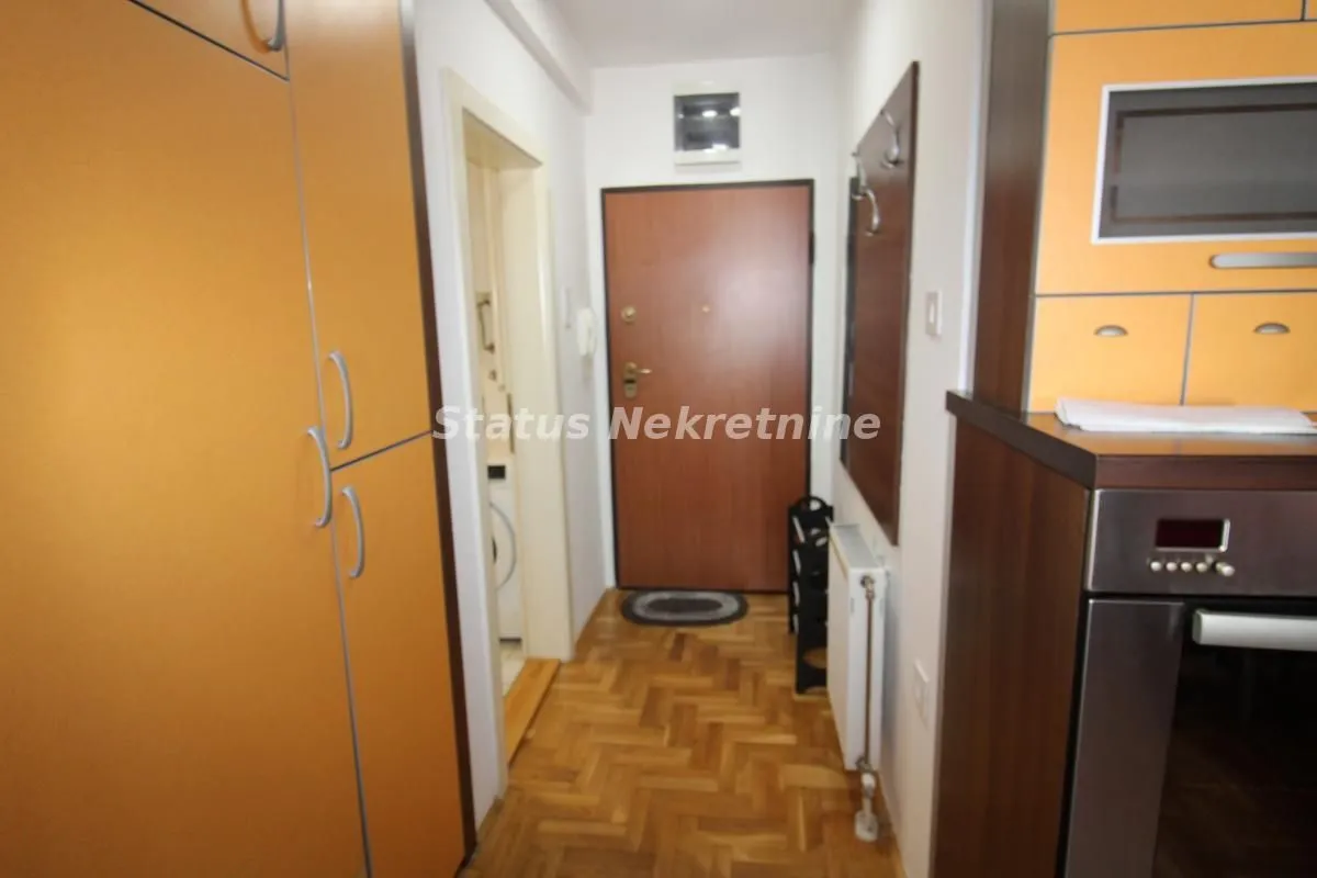 Izdavanje, garsonjera, 28m², Grbavica, Novi Sad Sve Podlokacije