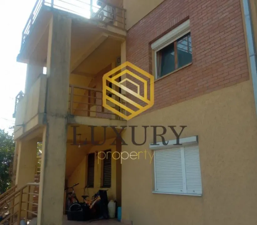 Izdavanje, trosoban stan, 120m², Pod Goricom, Podgorica