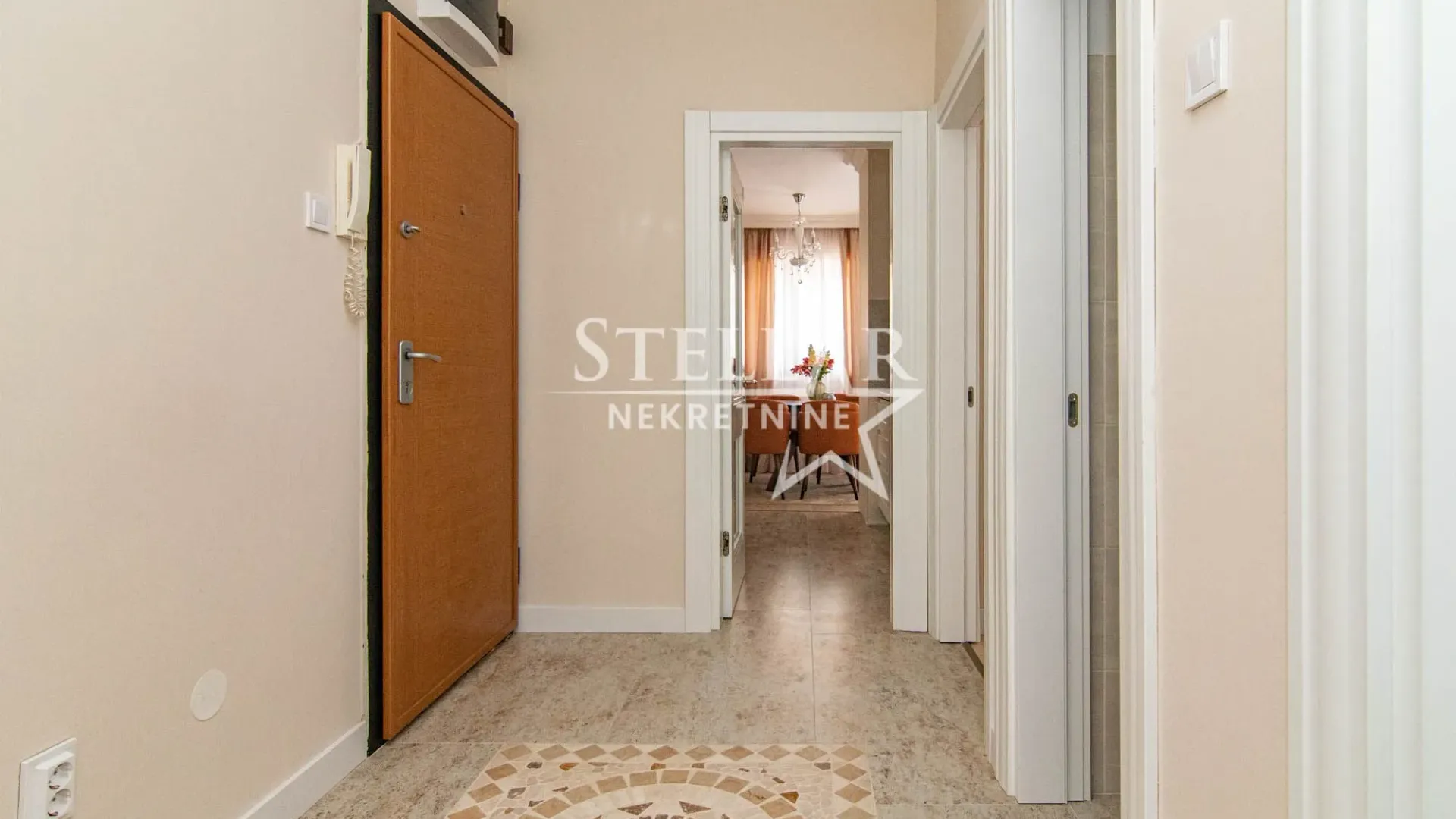 Izdavanje, trosoban stan, 90m², Momišići, Podgorica