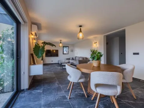 Izdavanje, kuća, 300m², Budva, Crna Gora - image 13