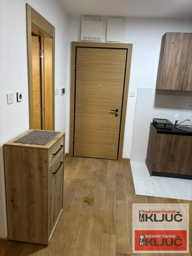 Izdavanje, garsonjera, 28m², Bulevar Oslobodjenja, Novi Sad Sve Podlokacije